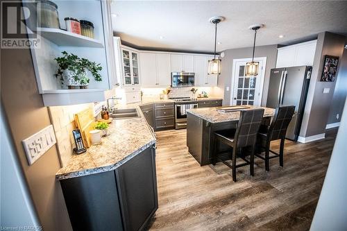 520 Wellington Street E, Mount Forest, ON - Indoor Photo Showing Kitchen With Upgraded Kitchen