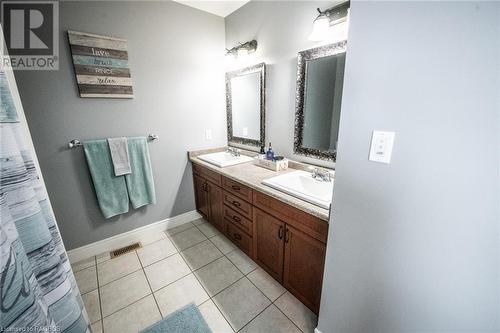 520 Wellington Street E, Mount Forest, ON - Indoor Photo Showing Bathroom