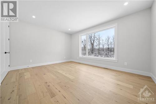 420 Ginger Crescent, Metcalfe, ON - Indoor Photo Showing Other Room