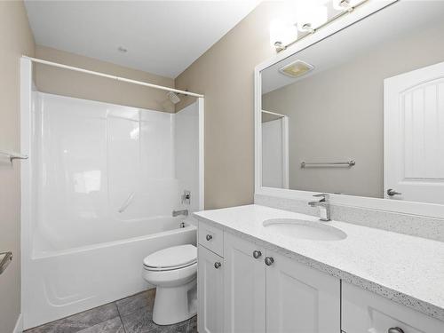 305 Cordan St, Nanaimo, BC - Indoor Photo Showing Bathroom
