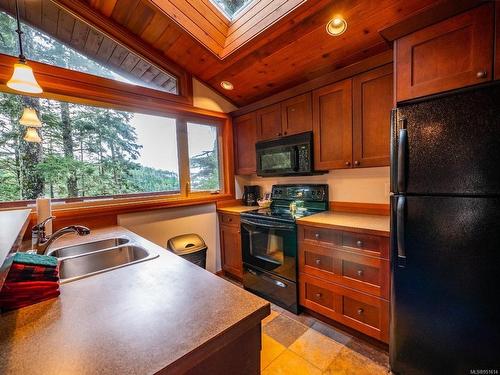 330 Reef Point Rd, Ucluelet, BC - Indoor Photo Showing Kitchen With Double Sink