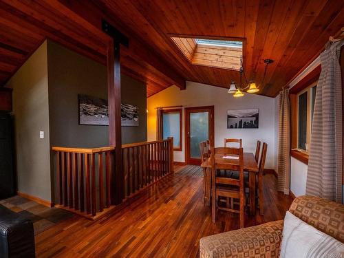330 Reef Point Rd, Ucluelet, BC - Indoor