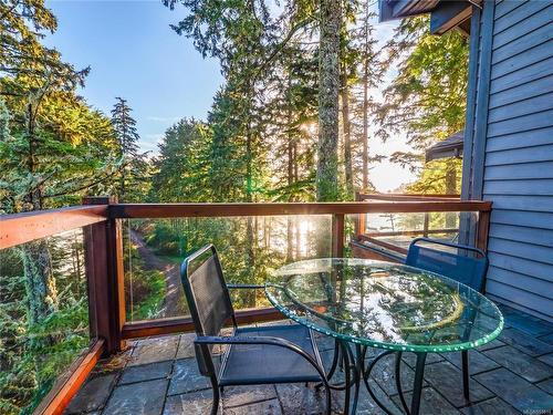 330 Reef Point Rd, Ucluelet, BC - Outdoor