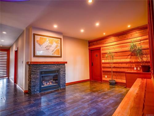 330 Reef Point Rd, Ucluelet, BC - Indoor With Fireplace