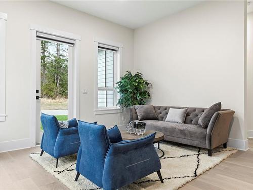 475 Cottage Dr, Qualicum Beach, BC - Indoor Photo Showing Living Room