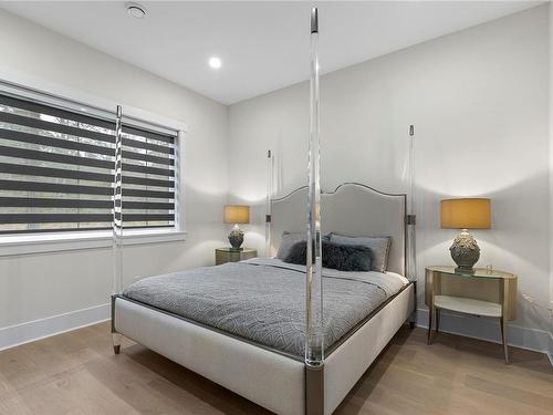 475 Cottage Dr, Qualicum Beach, BC - Indoor Photo Showing Bedroom