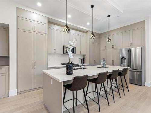 475 Cottage Dr, Qualicum Beach, BC - Indoor Photo Showing Kitchen With Upgraded Kitchen