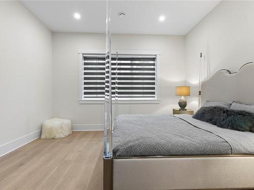 475 Cottage Dr, Qualicum Beach, BC - Indoor Photo Showing Bedroom