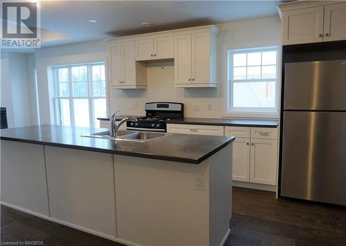 90 Eagle Court Unit# 19, Saugeen Shores, ON - Indoor Photo Showing Kitchen With Double Sink