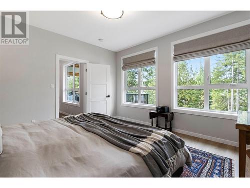 2863 Golf Course Drive, Blind Bay, BC - Indoor Photo Showing Bedroom