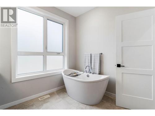 2863 Golf Course Drive, Blind Bay, BC - Indoor Photo Showing Bathroom