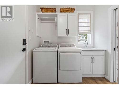 2863 Golf Course Drive, Blind Bay, BC - Indoor Photo Showing Laundry Room