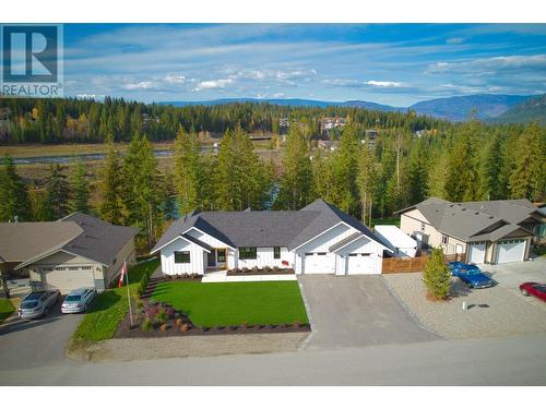 2863 Golf Course Drive, Blind Bay, BC - Outdoor With Facade With View