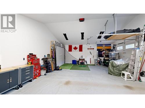 2863 Golf Course Drive, Blind Bay, BC - Indoor Photo Showing Garage