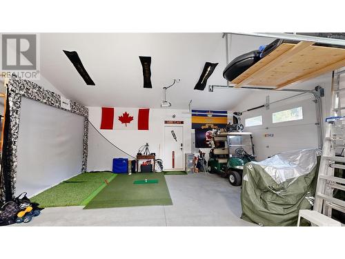 2863 Golf Course Drive, Blind Bay, BC - Indoor Photo Showing Garage