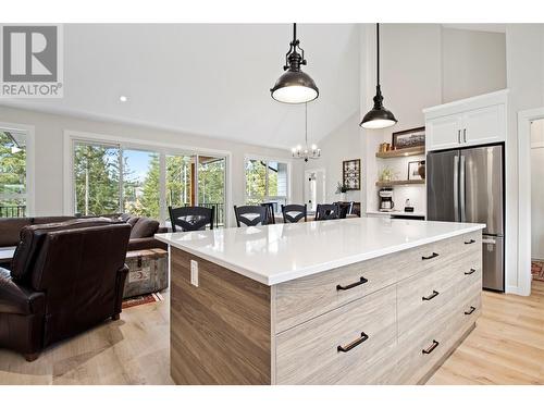 2863 Golf Course Drive, Blind Bay, BC - Indoor Photo Showing Kitchen With Upgraded Kitchen