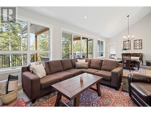 2863 Golf Course Drive, Blind Bay, BC - Indoor Photo Showing Living Room