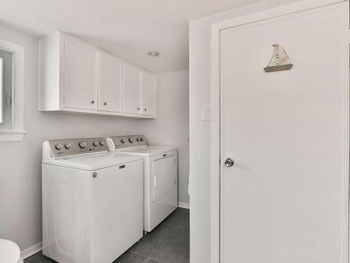 Bathroom - 26 Rue Du Canal S., Grenville, QC - Indoor Photo Showing Laundry Room