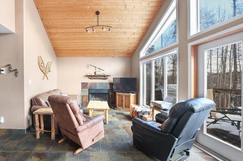 4315 Lakeview Drive, Cranbrook, BC - Indoor With Fireplace