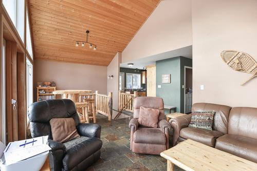 4315 Lakeview Drive, Cranbrook, BC - Indoor Photo Showing Living Room