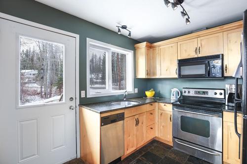 4315 Lakeview Drive, Cranbrook, BC - Indoor Photo Showing Kitchen