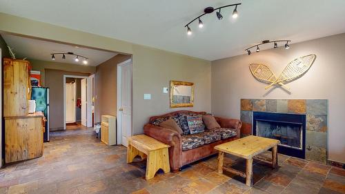 4315 Lakeview Drive, Cranbrook, BC - Indoor Photo Showing Living Room With Fireplace