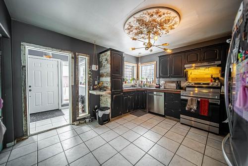 709 King Street, Cranbrook, BC - Indoor Photo Showing Kitchen