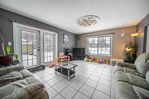 709 King Street, Cranbrook, BC - Indoor Photo Showing Living Room