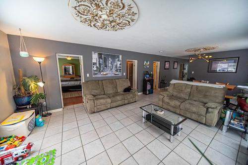 709 King Street, Cranbrook, BC - Indoor Photo Showing Living Room