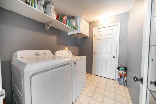 709 King Street, Cranbrook, BC - Indoor Photo Showing Laundry Room