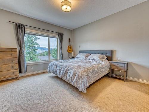 26-40 Kestrel Place, Vernon, BC - Indoor Photo Showing Bedroom