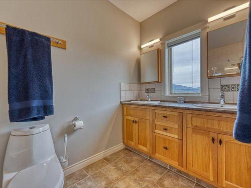 26-40 Kestrel Place, Vernon, BC - Indoor Photo Showing Bathroom