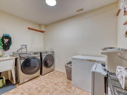 26-40 Kestrel Place, Vernon, BC - Indoor Photo Showing Laundry Room