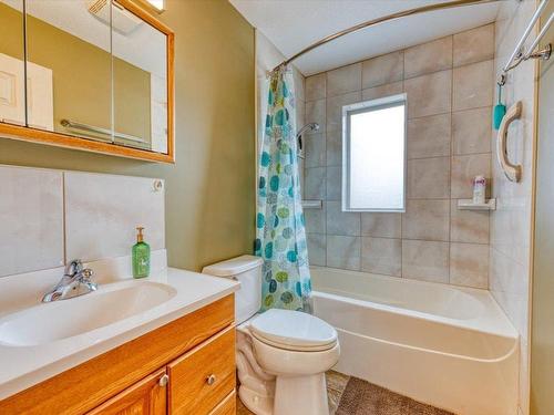 26-40 Kestrel Place, Vernon, BC - Indoor Photo Showing Bathroom