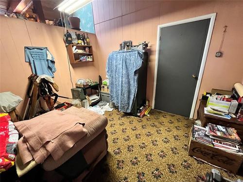 1453 Summers Creek Road, Princeton, BC - Indoor Photo Showing Bedroom