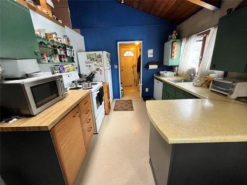 1453 Summers Creek Road, Princeton, BC - Indoor Photo Showing Kitchen