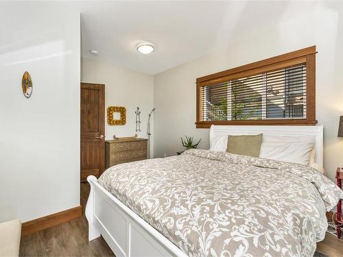 250-6596 Baird Rd, Port Renfrew, BC - Indoor Photo Showing Bedroom