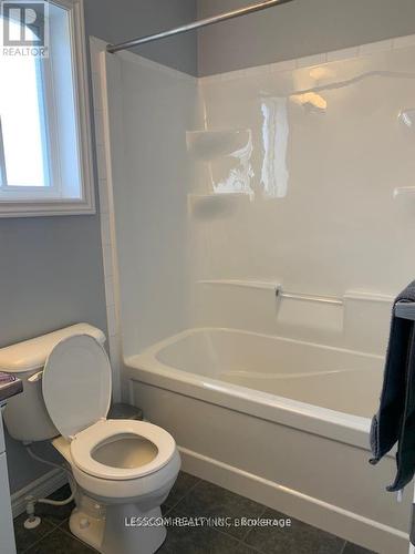 1815 Brown Drive, London, ON - Indoor Photo Showing Bathroom