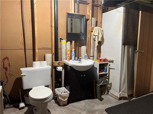 6 West Street W, Portage La Prairie Rm, MB - Indoor Photo Showing Bathroom