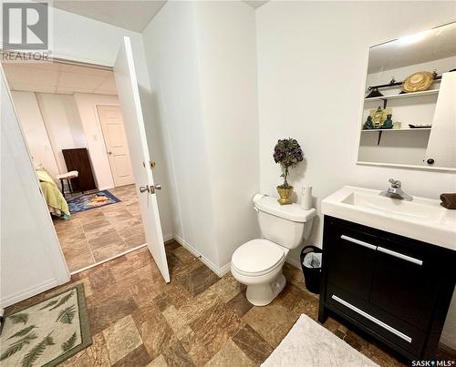 22 23Rd Street, Battleford, SK - Indoor Photo Showing Bathroom