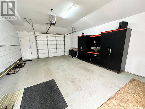 22 23Rd Street, Battleford, SK - Indoor Photo Showing Garage