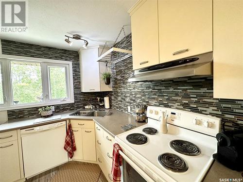 22 23Rd Street, Battleford, SK - Indoor Photo Showing Kitchen With Double Sink