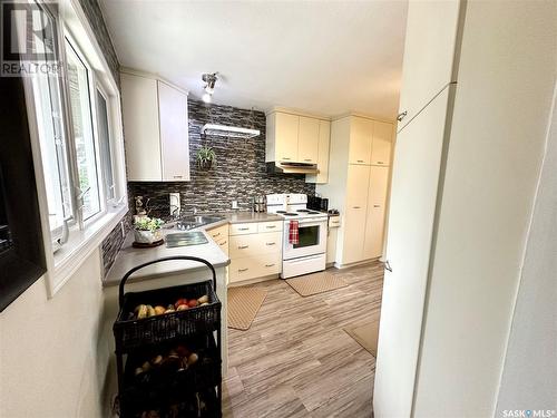 22 23Rd Street, Battleford, SK - Indoor Photo Showing Kitchen With Double Sink