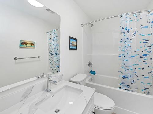 6423 Hopkins Crt, Sooke, BC - Indoor Photo Showing Bathroom