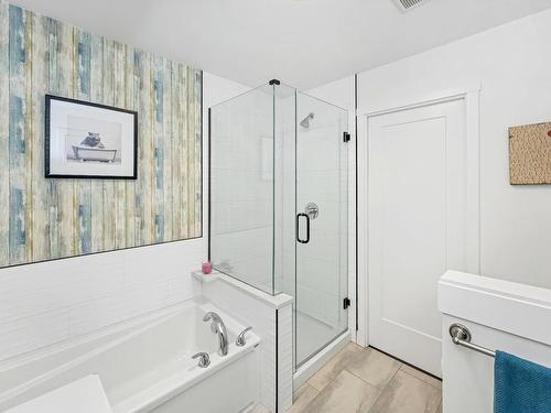 6423 Hopkins Crt, Sooke, BC - Indoor Photo Showing Bathroom