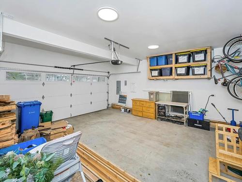 6423 Hopkins Crt, Sooke, BC - Indoor Photo Showing Garage