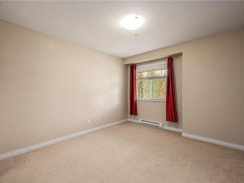 303-2115 Meredith Rd, Nanaimo, BC - Indoor Photo Showing Other Room