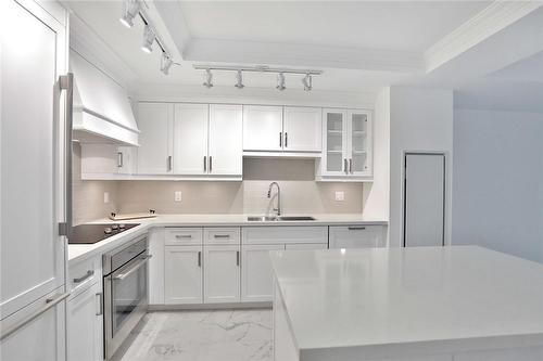 2060 Lakeshore Road|Unit #611, Burlington, ON - Indoor Photo Showing Kitchen With Double Sink