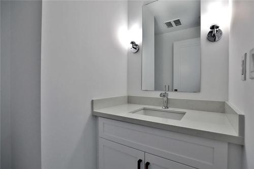 2060 Lakeshore Road|Unit #611, Burlington, ON - Indoor Photo Showing Bathroom
