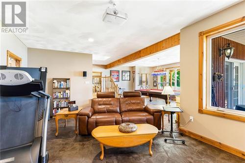 702 Pinecone Road, Skead, ON - Indoor Photo Showing Living Room